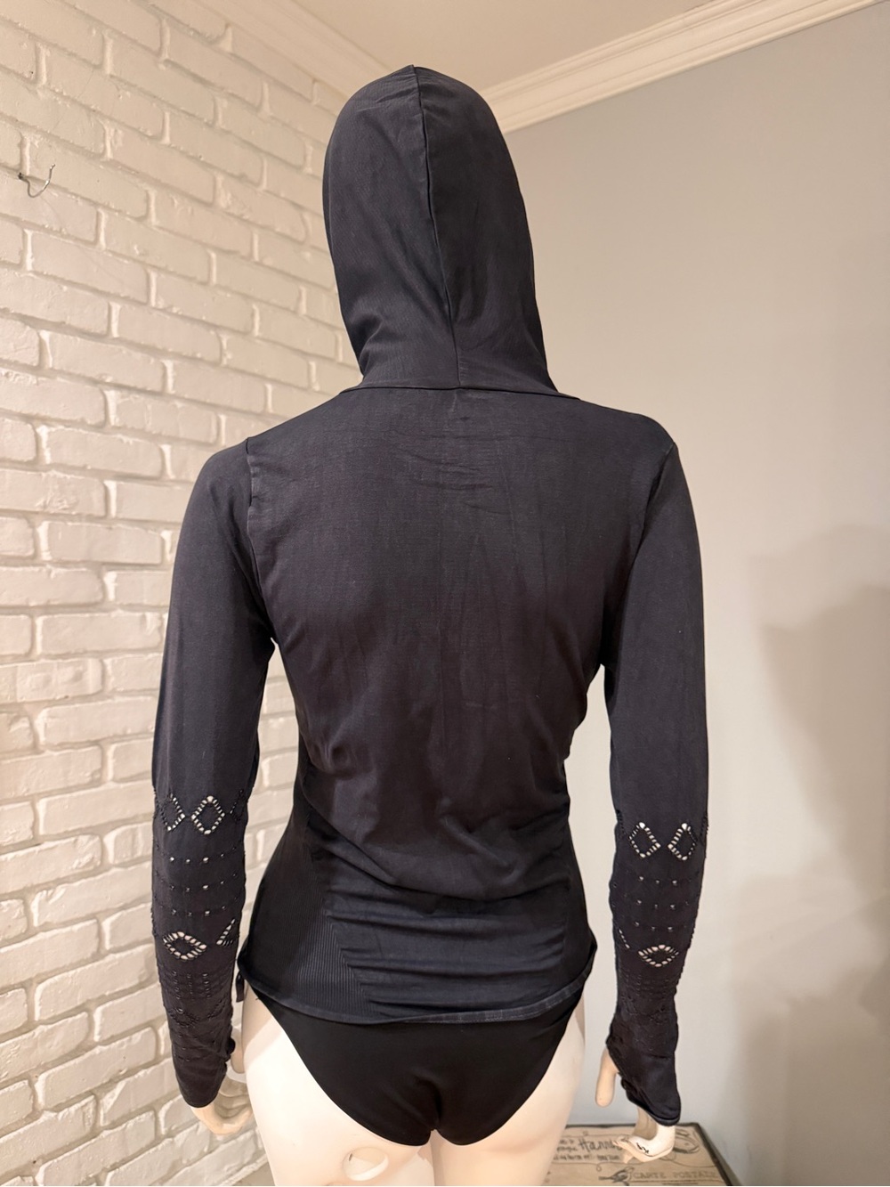 FP Movement Washed Black Hooded Long Sleeve Fitted Performance Thumbholes NWOT - Picture 8 of 16